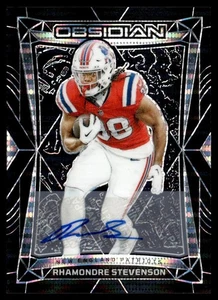 2024 Panini Obsidian Auto Rhamondre Stevenson New England Patriots #133 - Imagen 1 de 2