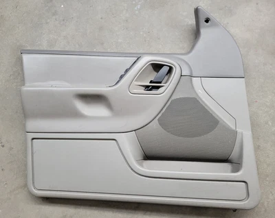 Panel de puerta del conductor delantero izquierdo Jeep Grand Cherokee 99-04 OEM *Pequeñas lágrimas* Foto 1 de 4
