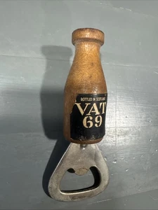 Vintage Vat 69 Holz Flaschenöffner 3,75 cm - Bild 1 von 3
