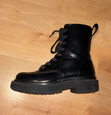 Girls Shoes Universal Ankle Boots H&M Black size US 4.5 used - Image 1 of 4
