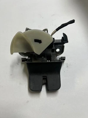 2016-2019 Volkswagen Passat Trunk Latch 559461 - Image 1 of 4