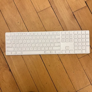 Apple A1843 Wireless Rechargeable Bluetooth Magic Keyboard Numeric Keypad Tested - Picture 1 of 7