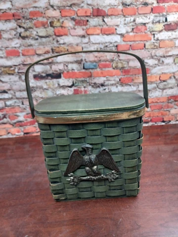 Vtg Green Lidded Woven Basket With Brass Tone Eagle & Arrowhead About 8×8.5 In Cover