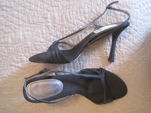 Nine West Accolia SCHWARZE SATIN-SLINGBACK-PUMPS 9 NEU IM KARTON 69,00 $ - Bild 1 von 1