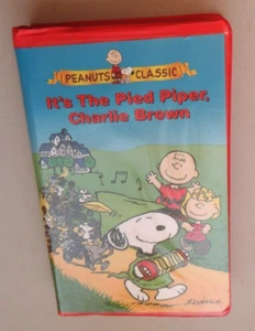 It's the Pied Piper Charlie Brown 2000 Peanuts Classic Clam Shell VHS rare - Picture 1 of 5