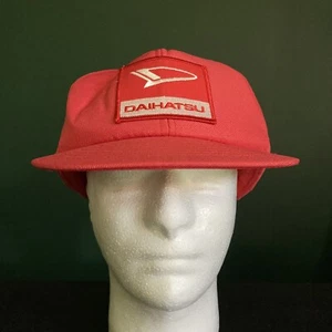 Daihatsu Hat Snapback Red Cap - Vintage - Soft Foam - Unworn - Motor Vehicle - Picture 1 of 7