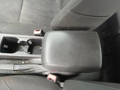 Used Front Lower Center Console fits: 2017 Ford Focus floor w/armrest Front Lowe - Imagem 1 de 4