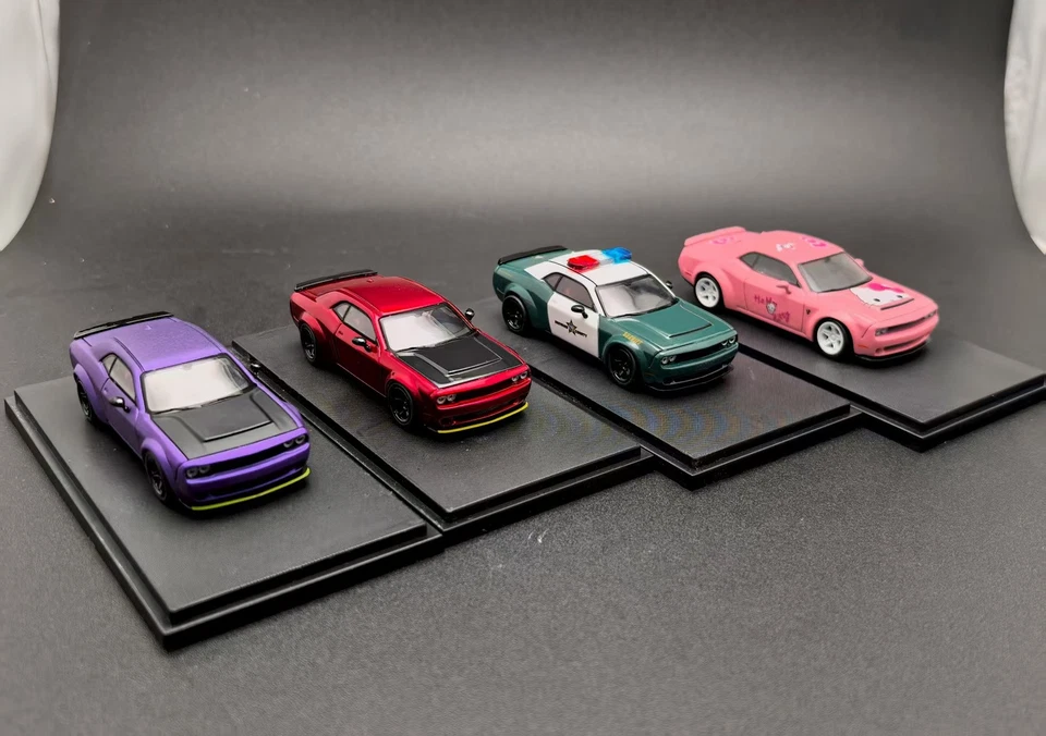 Fine Works 1/64 alloy simulation Dodge Challenger car model ornament - Image 1 of 4