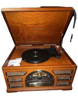 Crosley CR66 4-in-1 Record Player Turntable, Cassette, CD, AM & FM Radio 4 PARTS - Image 1 of 4