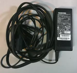 OEM Toshiba Satellite L75D-A Series 17.3" AC Power Adapter PA3714U-1ACA - Picture 1 of 3