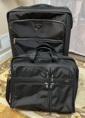 Tumi Larkin Elisa 短途包装盒,可扩展 4 轮 73764D — 第 1/4 张图片