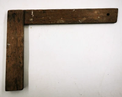 ANCIENNE EQUERRE EN BOIS DE MENUISIER - Photo 1/4