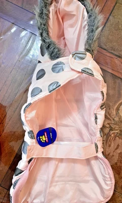 Abrigo acolchado con capucha para perro XL - Ver medida gris lunares piel sintética $29. TAG Foto 1 de 4