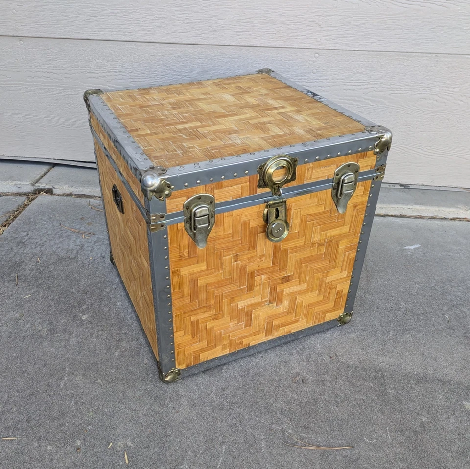 Cubo de ratán tejido cromado remachado asiático vintage vapor baúl cofre caja campaña Foto 1 de 4