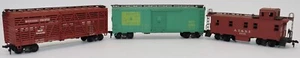 Set of 3 HO Railcars 2 Boxcar 1 Caboose Maine Central Missouri Pacific A.T.&S.F. - Picture 1 of 21