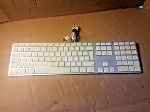 Genuine Apple A1243 Wired Extended Keyboard - Picture 1 of 15