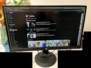Monoprice MPCP28UHD 28" 4K UHD Monitor with tilting & rotating stand - Picture 1 of 8