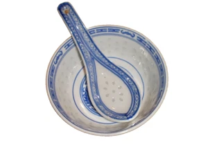 Jingdezhen China Rice Eye Grain Translucent Blue & White Porcelain Bowl & Spoon - Picture 1 of 6