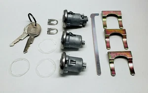 1967 CHEVELLE DOOR AND TRUNK LOCK SET W/INSTALLATION HARDWARE GM OVAL KEYS-14PC - Foto 1 di 1