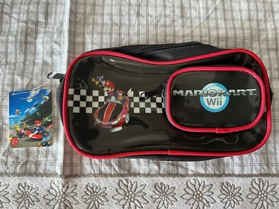 Mario Kart Wii Kit UFFICIALE Nintendo Console Bag Custodia NUOVO SIGILLATO - Immagine 1 di 4