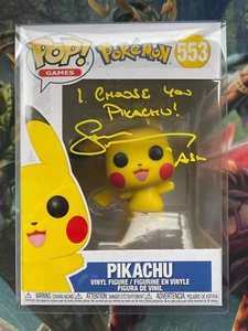 Pokemon Pikachu 553 Funko Pop quasi nuovo FIRMATO da Sarah Natochenny (Voce di Cenere) - Foto 1 di 4