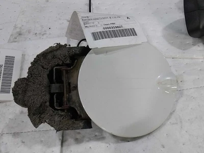 Puerta de llenado de combustible usada se adapta a: camioneta Ram Dodge 2500 2015 grado A Foto 1 de 4