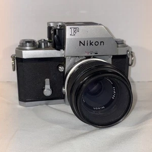 FOTOCAMERA NIKON F 35MM & VINTAGE MICRO-NIKKOR-P AUTO 1:3.5 F=55mm 648750 NON TESTATA - Foto 1 di 15