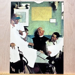 Tarjeta postal vintage de Norman Rockwell Barbershop (1943) 1996 hombres comunidad de peluquería - Imagen 1 de 4