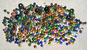 1lb 5oz Vintage Opalescent Clearie Marbles different sizes -most 5/8" - Imagen 1 de 6