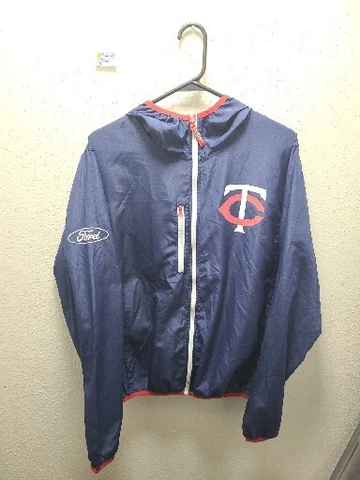 2022 Minnesota Twins SGA Windbreaker Jacket Medium Size With Ford Logo Used Cover