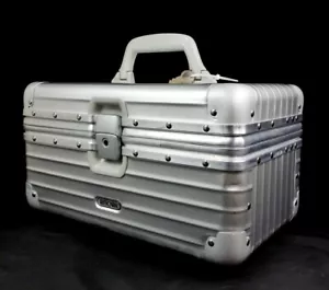 Rimowa Beauty Case OPAL 17L Silver - Picture 1 of 17