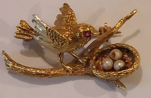 Vintage 18K Yellow Gold Bird with Pearl Eggs Nest Brooch Pin 6.9 Grams - Picture 1 of 9