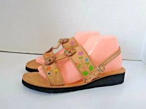 SANDALIAS MEXICANAS CON CORDONES TALLA 9 MARRÓN CLARO CUERO DISEÑO DE FLORES ESTAMPADAS  - Imagen 1 de 8