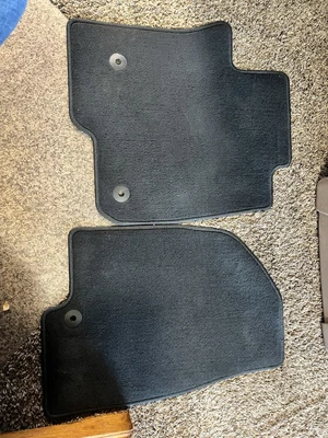 Alfombrillas negras OEM Chevrolet Tahoe Suburban GMC Yukon XL 2021-2025 Foto 1 de 4