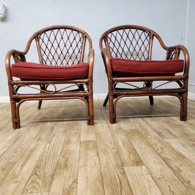 Par de sillas de bambú de ratán vintage de los años 70 Chinoiserie restauradas profesionalmente Foto 1 de 4