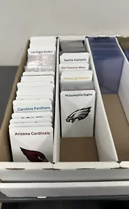 32 Sportkartenteiler mit 32 GRATIS NFL Team Logos auf Set gedruckt - Bild 1 von 4