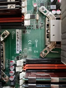 Asus Z8PE-D12 Combo - Picture 1 of 4