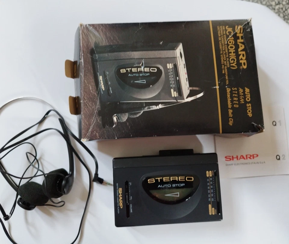 Walkman stereo cassette Sharp  - Immagine 1 di 1