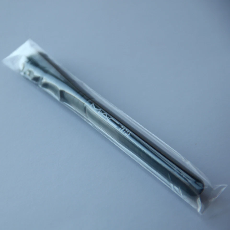 MAC Duo Fibre Eye Shadow Brush 287SE Rebecca Moses Length Apx 5 Inches Brand New - Image 1 of 1