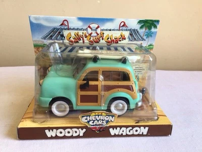 Nuevo en caja The Chevron Cars Woody Wagon 2003 panel estilo madera azul modelo Jeep Foto 1 de 4