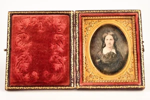 Daguerreotypie einer Frau im feinen Kleid in 1/9 Platte Holzverbund Union Etui V20 - Bild 1 von 7