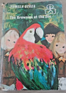 Girl Guide Book The Brownies At the Zoo by Pamela Sykes 120 pages - Picture 1 of 12