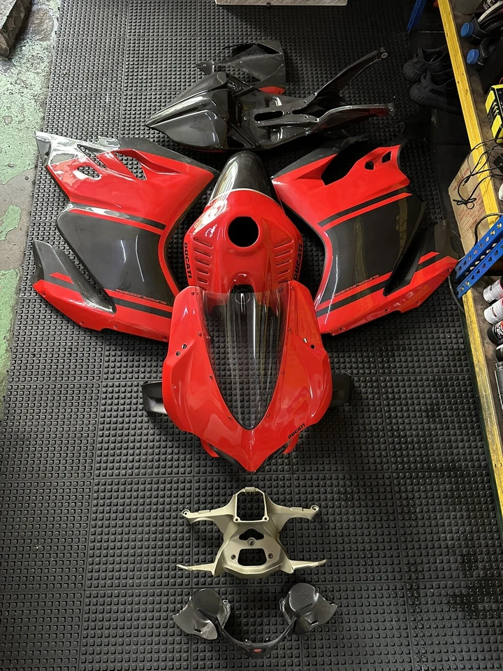 Ducati Panigale 899 959 1199 1299 Full Fairing Carbon Fiber - Image 1 of 4