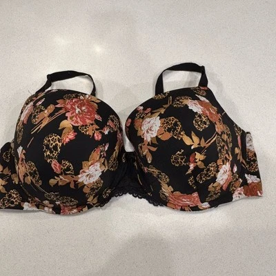 Sujetador camiseta push up suavizante espalda 360 negro floral curva torrid talla 46DDD Foto 1 de 4