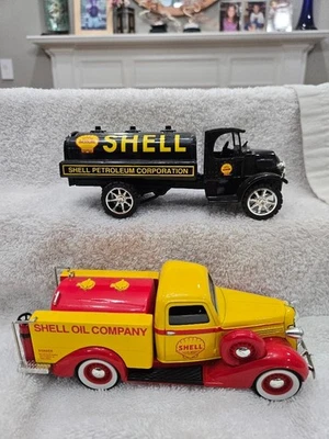 Camiones cisterna de aceite Shell - camión Mack 1935 y camioneta Dodge 1936 Foto 1 de 4