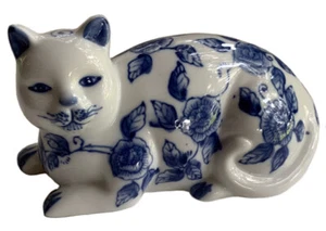 Bella Casa by Ganz Reclining Cat Figurine Blue & White Roses Flower - Picture 1 of 6