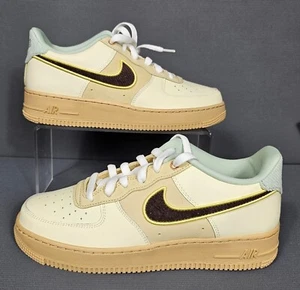 Nike Air Force 1 Low GS "Passing Notes Pack" Kinderschuhe Größe 7Y OHNE DECKEL  - Bild 1 von 8