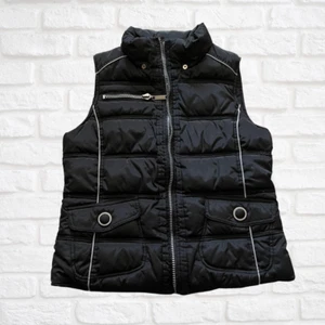 Giacca Women’s Black Quilted Puffy Vest, Red Lining, Zip-Up, Size M, Sleeveless - Picture 1 of 10