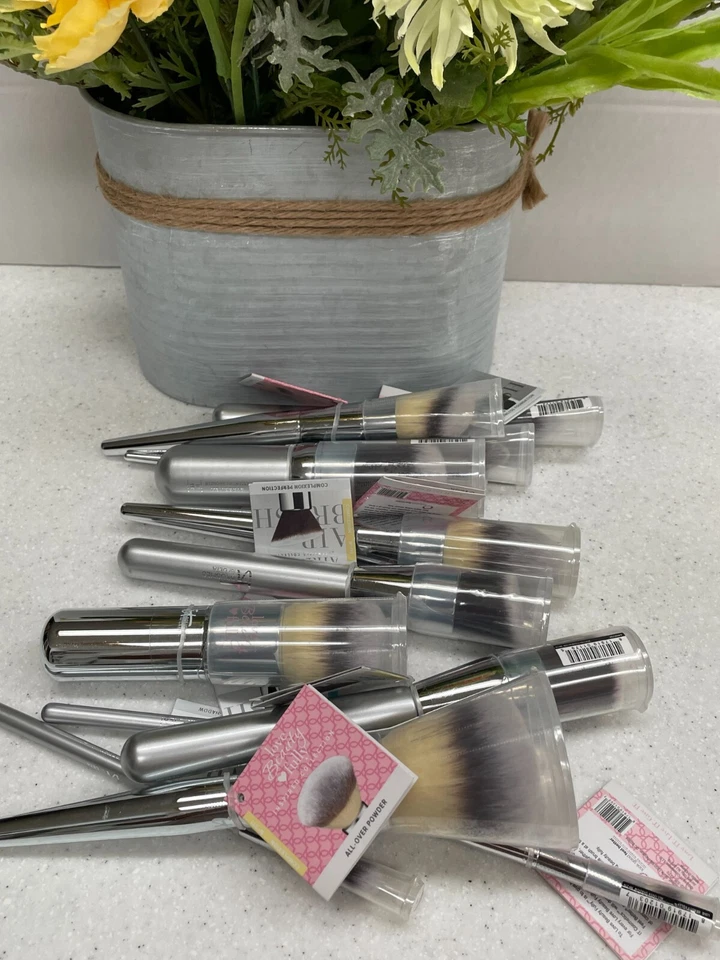 IT Cosmetics Makeup Brush (You Pick) MFG SEALED NWOB - Image 1 of 1