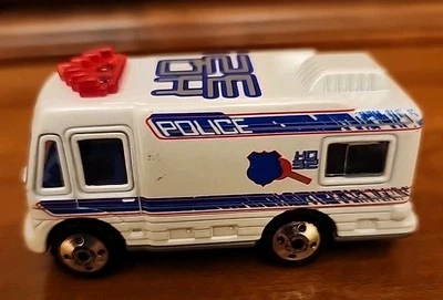 Autocaravana cámper camión Matchbox vintage mando policía cuartel general puerta abierta 1998 Foto 1 de 4